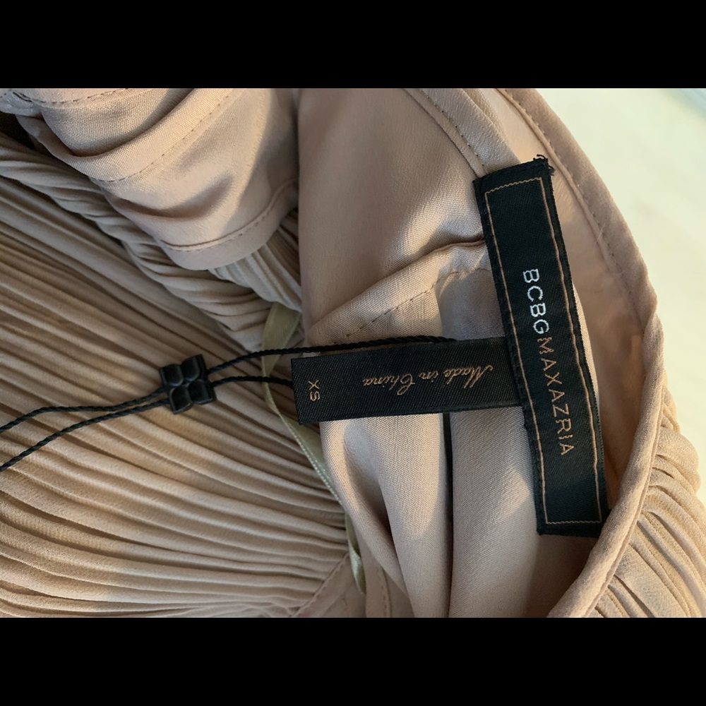 BCBG Beige Mini Ruffle Dress Size XS - Picture 3 of 3